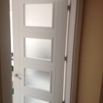 Puerta de interior modelo mapi en color blanco con cristalera.